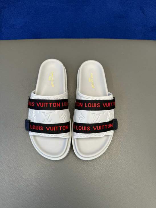 Picture of Louis Vuitton Slippers _SKULVsz38-45jyh0703793